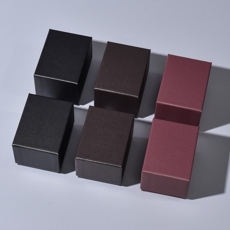 Кутия за опаковка на часовник TD01 — материал: хартия/картон; предназначение: универсално опаковане; ниво на опаковка: продажбено/терминално