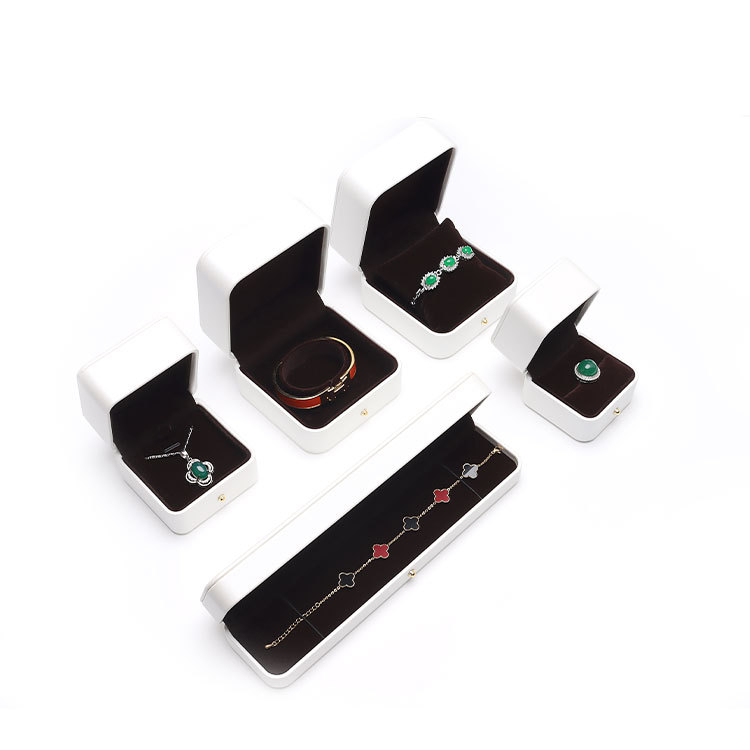 Опаковка за бижута – PU кожа, кутия за пръстени, висулки и гривни, кутия за дълги вериги, възглавничка за опаковка; Марка: Xinhua Packaging