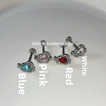 Lūpu pirsings ar iekšējo vītni – titāna tērauds, roku darbs, ģeometrisks stil