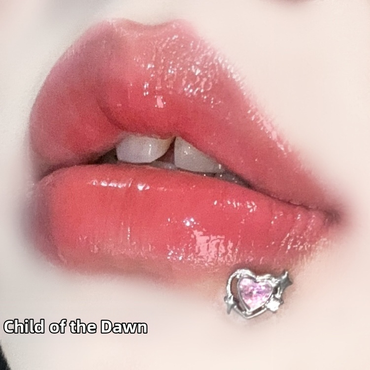 Lūpu pirsings ar iekšējo vītni – titāna tērauds, roku darbs, ģeometrisks stil