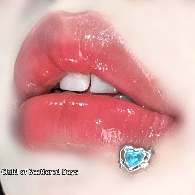 Lūpu pirsings ar iekšējo vītni – titāna tērauds, roku darbs, ģeometrisks stil