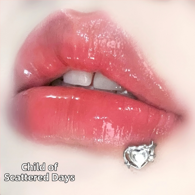 Lūpu pirsings ar iekšējo vītni – titāna tērauds, roku darbs, ģeometrisks stil