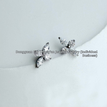 F136 Titāna lūpu pīrsingam ar 5A cirkoniem, četrlapu kliņģera motīvs, G23 titāna sakausējums ķermeņa pīrsingam