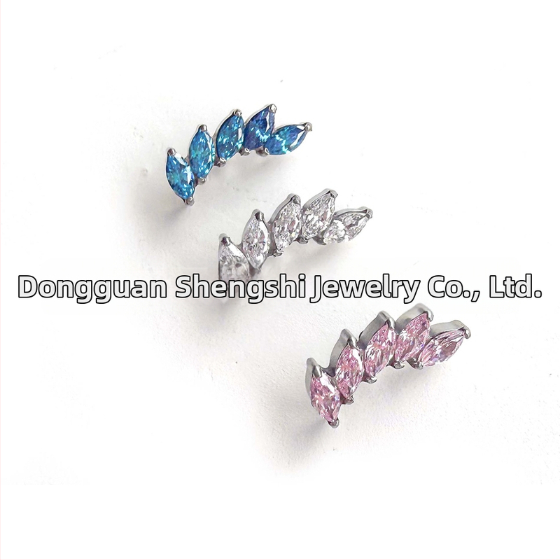 Pīrsinga auskari no titāna G23, slīpēta zirga acu forma ar cirkoniju, ģeometriska forma