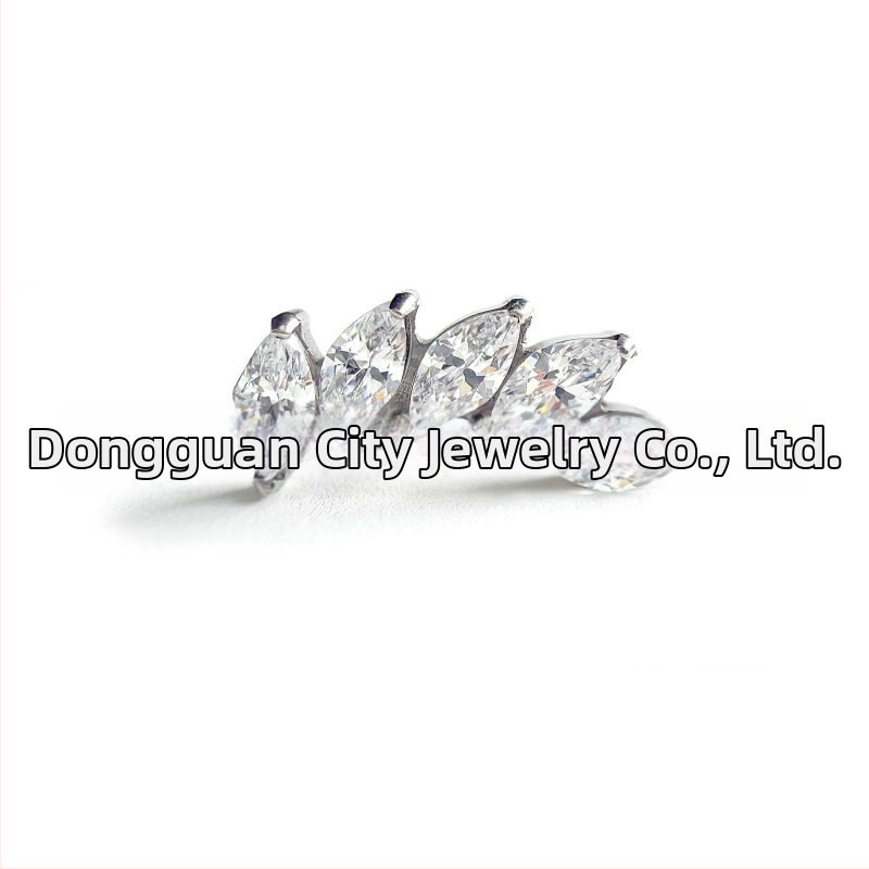 Pīrsinga auskari no titāna G23, slīpēta zirga acu forma ar cirkoniju, ģeometriska forma