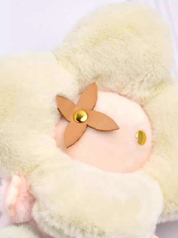 Tašas piekaramais ar saulespuķu pūkaino Vivian lelli - kokvilna, MGH, 2024. gada pavasaris