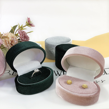 Велюрова овална кутия за пръстени – текстилна конструкция, картонена опаковка, за бижута (продажбова опаковка)