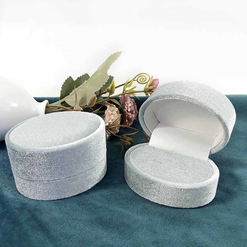 Велюрова овална кутия за пръстени – текстилна конструкция, картонена опаковка, за бижута (продажбова опаковка)