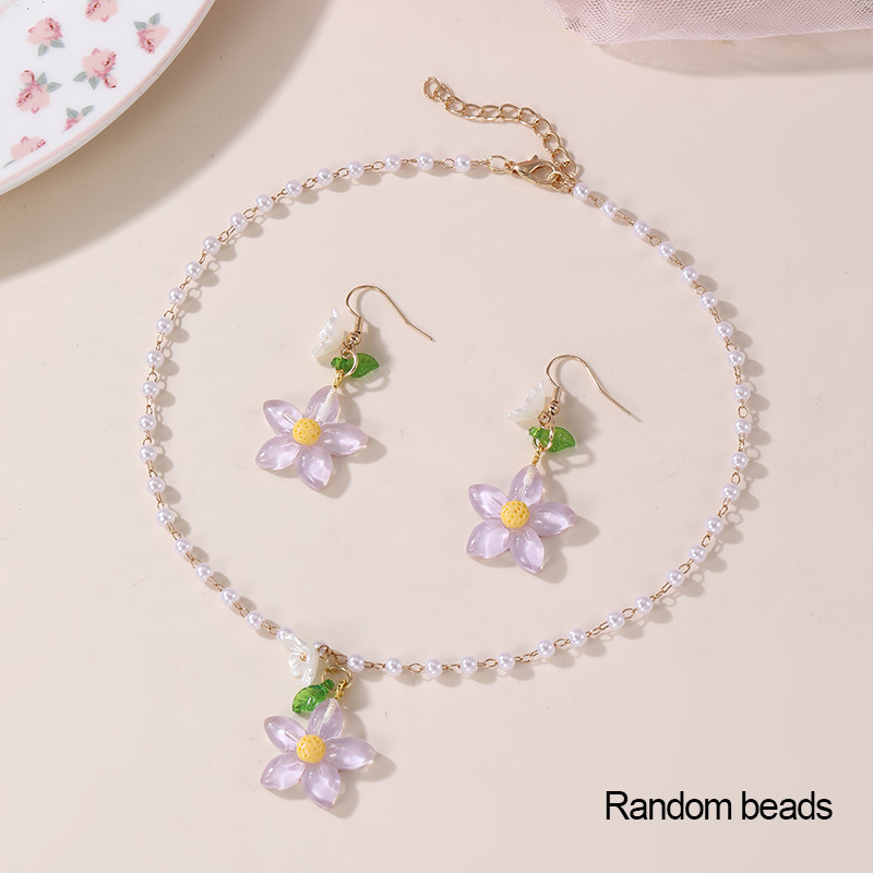 Dječji set za ogrlicu i naušnice s cvjetovima konvalinke i zelenim listovima, ručna izrada; materijal plastika/smola; kuglični lanac; privjesak od smole; produžni lanac ispod 10 cm