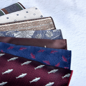 Zsebkendő zakóhoz, magas minőségű, Jacquard szövés, poliészter fonal, csíkos minta, poliészter bélés