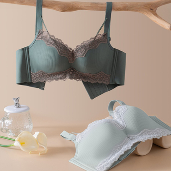 Denilan Sutien Push-Up din Nylon cu bretele fixe dublate, cupe modelate – subțiri în partea superioară, groase în partea inferioară, închidere cu patru rânduri de cârlige la spate