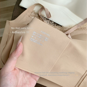 Bezšuvju krūšturis ar 3/4 kausiem, vidēji formēti kausi ar putu kausu nodom, fiksētas plecu siksnas