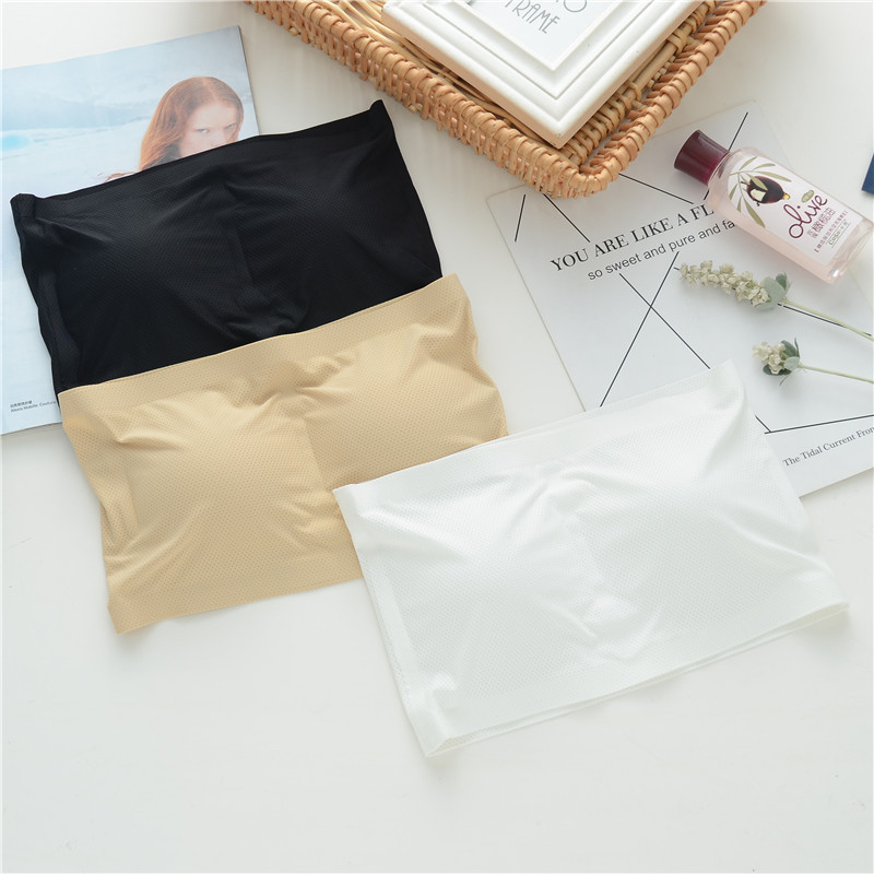 Jednodelni beznaramen grudnjak s uklonjivim masažnim jastučićima, brzo sušeća prozračna tkanina Ice Silk; glavni materijal 80-90% najlon; puni kupak s tankim oblikovanim kupom; izdano 2017; pogodno za uzrast 18-40; tolerancija ±0.5 cm
