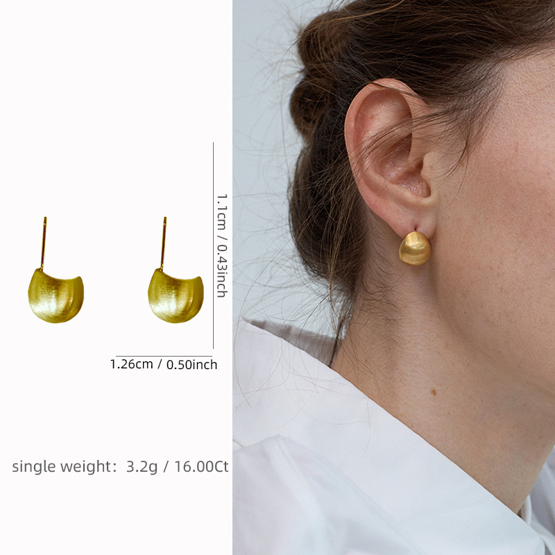 Réz fülbevalók elektroplattált felülettel, matt felület, ovális geometriás dizájn