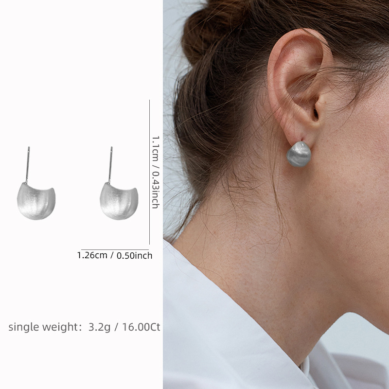 Réz fülbevalók elektroplattált felülettel, matt felület, ovális geometriás dizájn