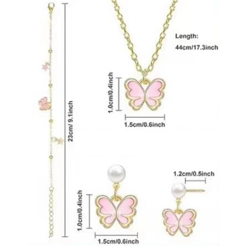 Gyerekeknek szánt ötvözet ékszerkészlet: fülbevaló, nyaklánc és karkötő motívumokkal (pillangó, szív, négylevelű lóhere és margaréta); anyag: ötvözet; lánc stílusa: O-lánc; medál anyaga: ötvözet; minta: virágok