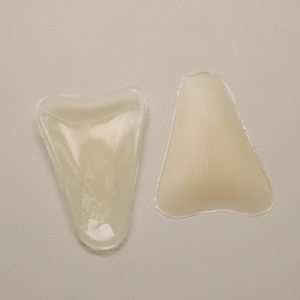 Szilikon intim tapasz bugyira – nyom nélkül, lélegző, láthatatlan; vékony, fényes felület, camel toe formájú