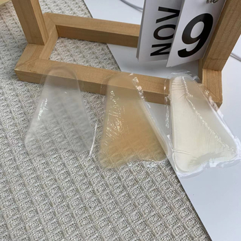 Szilikon intim tapasz bugyira – nyom nélkül, lélegző, láthatatlan; vékony, fényes felület, camel toe formájú