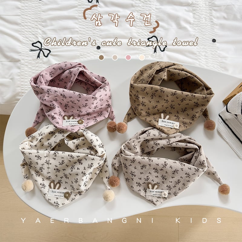 Laste kolmnurkne sall väikese lillemustriga – puuvillane; unisex; dekoratiivne; trükitud