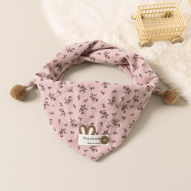 Vaikų trikampė skarelė su mažais gėlių raštais – medvilnė; unisex; dekoratyvinė; spauda