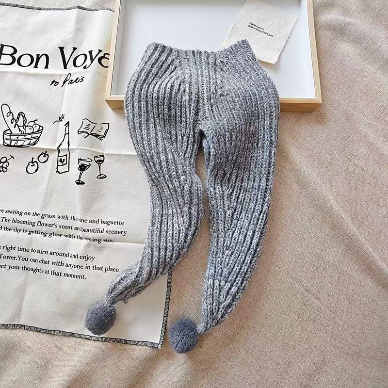 Vaikų vilnonis megztas šalikas, trikampio forma, paprastas pynimas, monokrominis, žiema