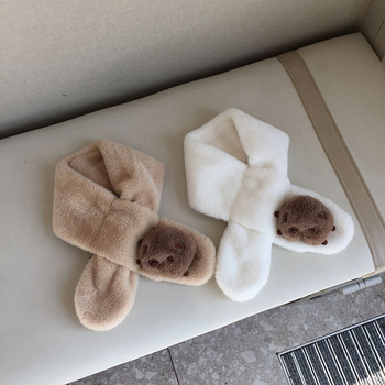 Pliušinis šalikas, minimalistinis stilius, šiltas, vienos spalvos raštas, žiemos sezonai