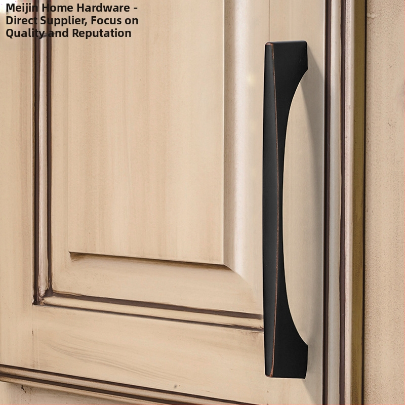 Ziemeļniecisks garderobes un skapja durvju rokturis – mūsdienīgs minimālisma stils, cinka sakausējums, elektroapdullēšana, modelis 96