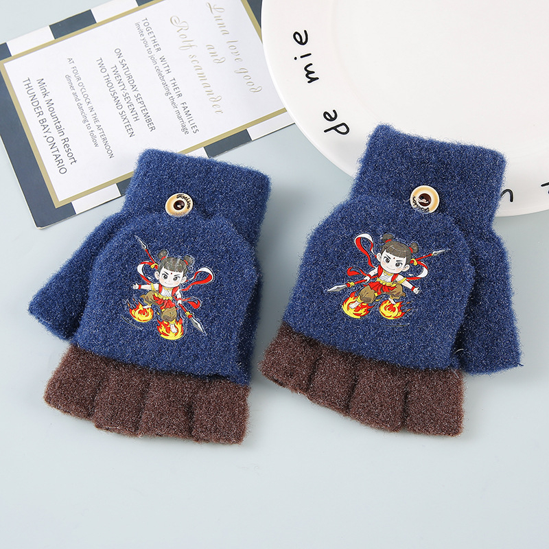 Fiús gyerekeknek való kesztyű kristályfonalból, átalakítható félujjas kialakítással és mesefigurás mintával, melegen tartja, 3–8 év közötti korosztálynak