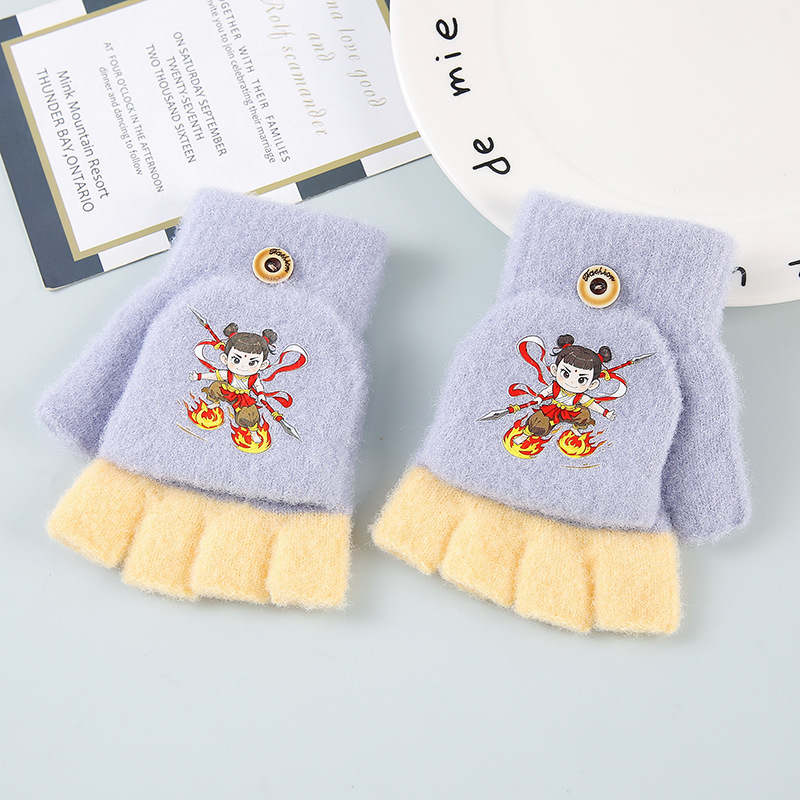 Fiús gyerekeknek való kesztyű kristályfonalból, átalakítható félujjas kialakítással és mesefigurás mintával, melegen tartja, 3–8 év közötti korosztálynak