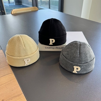 Pletena dječja kapa, kupolasti vrh, bez obruba, akril 81–95%, zima, za 6–12 mjeseci