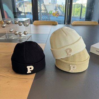 Pletena dječja kapa, kupolasti vrh, bez obruba, akril 81–95%, zima, za 6–12 mjeseci