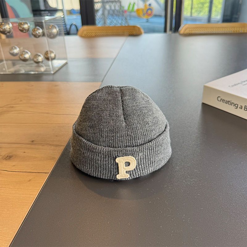 Pletena dječja kapa, kupolasti vrh, bez obruba, akril 81–95%, zima, za 6–12 mjeseci