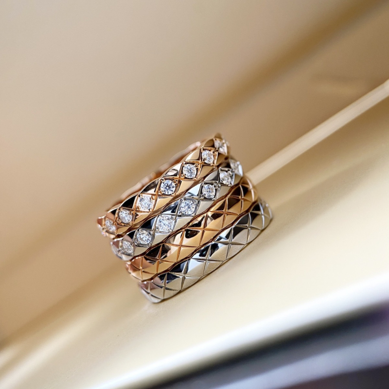 Prsten od legure s pozlaćivanjem 18K, rhombus mrežni dizajn, CNC ugravirano, Seiko završna obrada, unisex