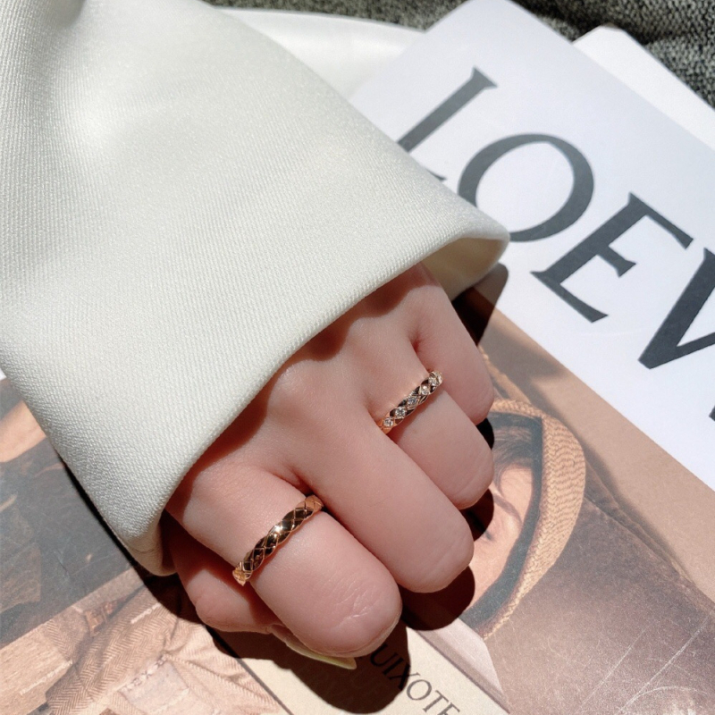 Prsten od legure s pozlaćivanjem 18K, rhombus mrežni dizajn, CNC ugravirano, Seiko završna obrada, unisex