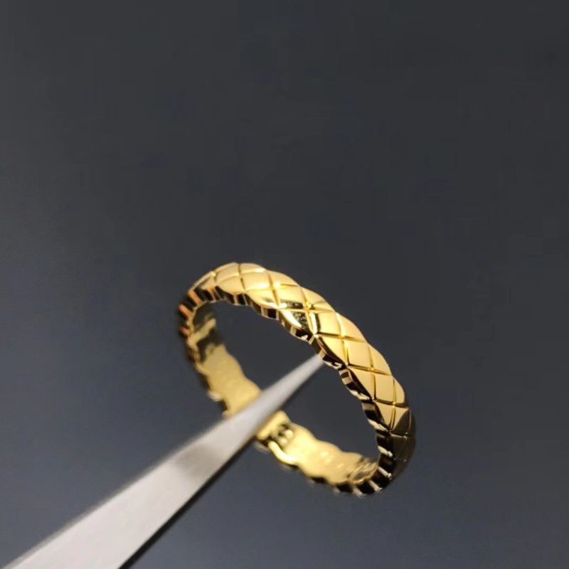 Prsten od legure s pozlaćivanjem 18K, rhombus mrežni dizajn, CNC ugravirano, Seiko završna obrada, unisex