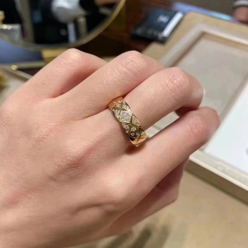 Prsten od legure s pozlaćivanjem 18K, rhombus mrežni dizajn, CNC ugravirano, Seiko završna obrada, unisex
