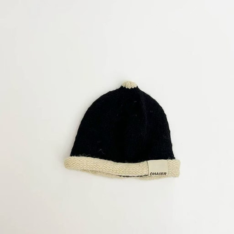 Pletena dječja kapa s rolanim rubom melon stil, boja blok, topla pliš jelena, jacquard pletenina, vjetrovita, zima 2025, uzrast 6–12 mj, 1–2 god, 2–4 god