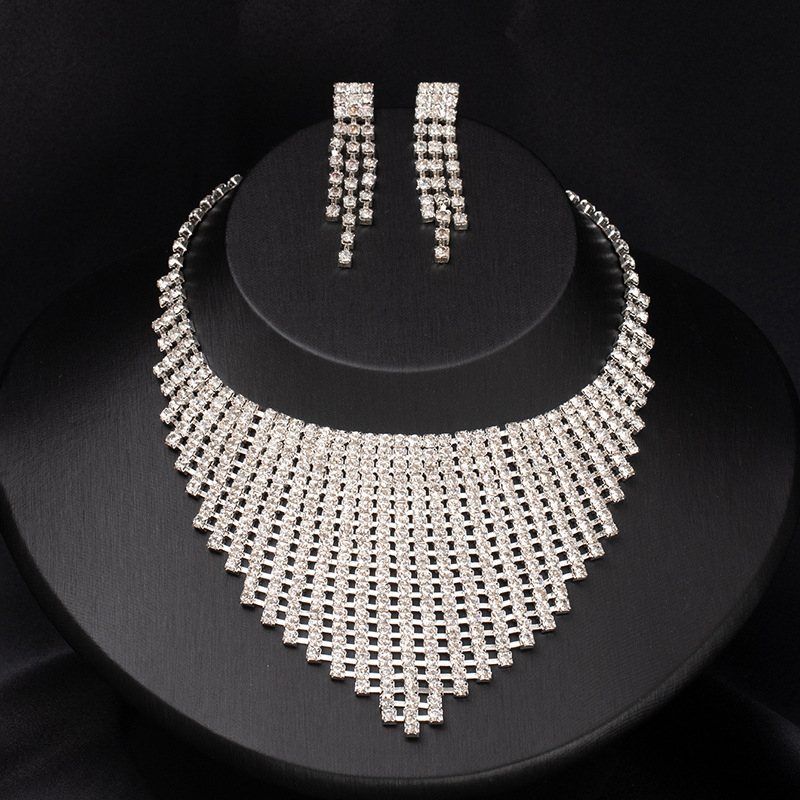 Metalni set ogrlice i naušnica s privjescima od miješanih kamenja, kapljasti i geometrijski oblici, galvanizirano prekrivanje, težina 54 g
