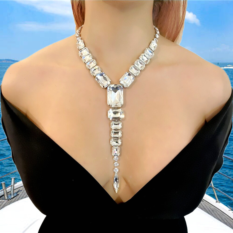 Set ogrlice i naušnica od legure, obrada dijamantom, privjesak s rhinestones, lanac u obliku vodnog vala, lagani luksuz stil