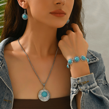 Ötvözetből készült ékszerszett bevésés technikával, keresztlánc nyaklánc, fülbevalók és karkötő, etnikai retro stílus