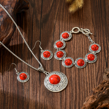 Ötvözetből készült ékszerszett bevésés technikával, keresztlánc nyaklánc, fülbevalók és karkötő, etnikai retro stílus