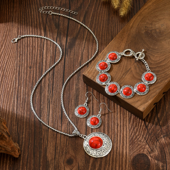 Ötvözetből készült ékszerszett bevésés technikával, keresztlánc nyaklánc, fülbevalók és karkötő, etnikai retro stílus