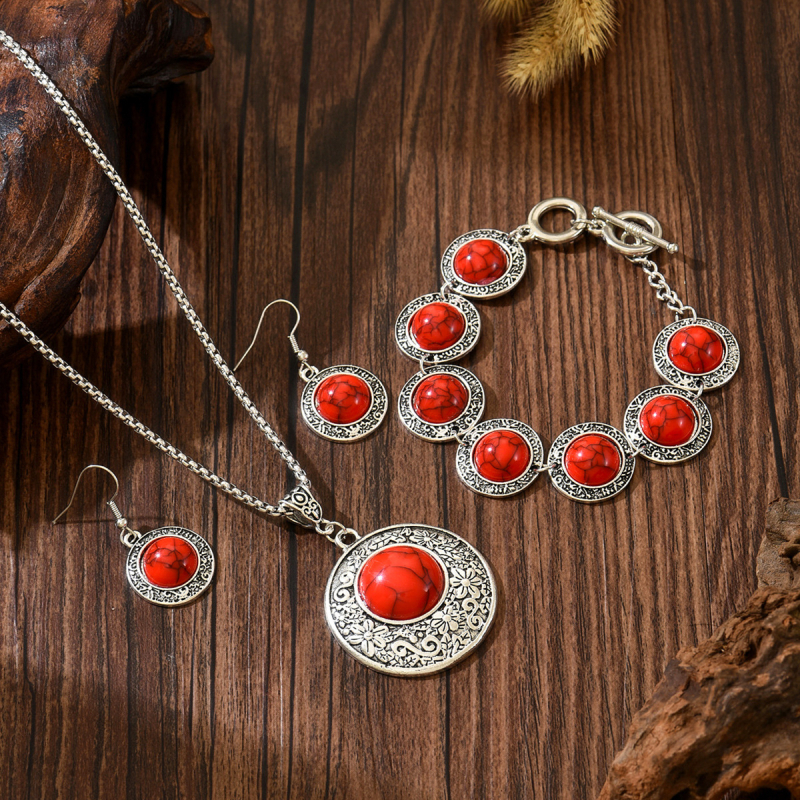 Ötvözetből készült ékszerszett bevésés technikával, keresztlánc nyaklánc, fülbevalók és karkötő, etnikai retro stílus