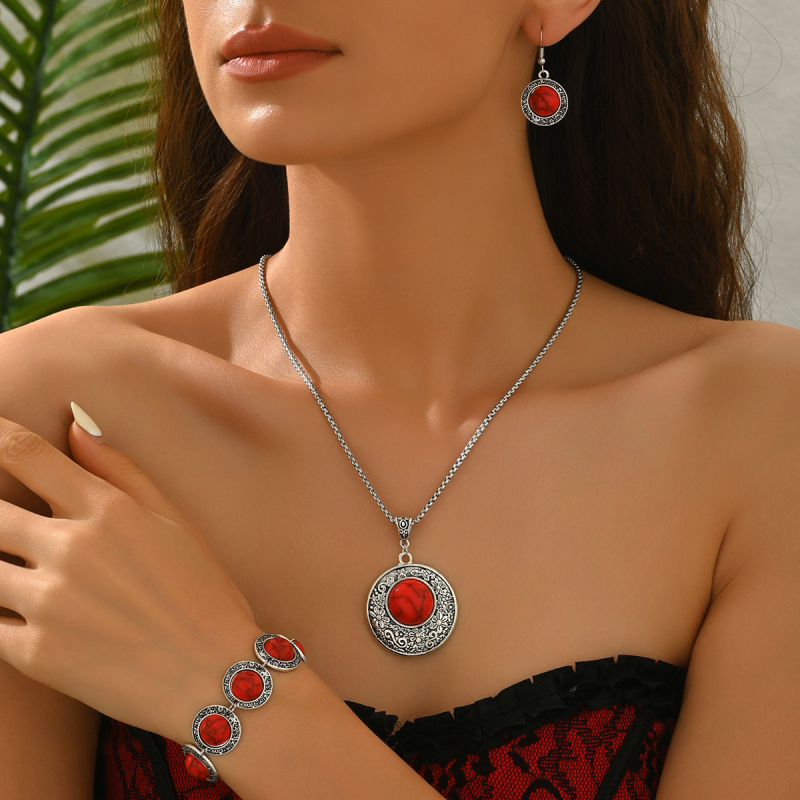 Ötvözetből készült ékszerszett bevésés technikával, keresztlánc nyaklánc, fülbevalók és karkötő, etnikai retro stílus