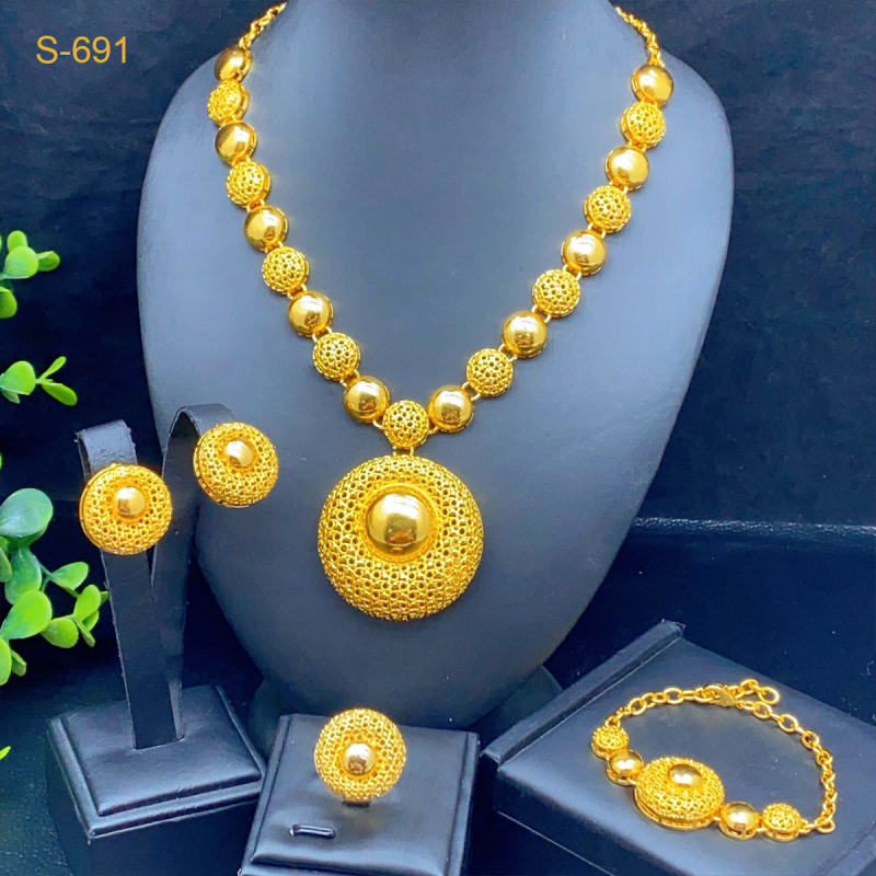 Ötvözetből készült ékszerszett kör alakú gyöngy medállal, fülbevalók és kéz- lánccal – elektroplattált, női, könnyű luxus stílus