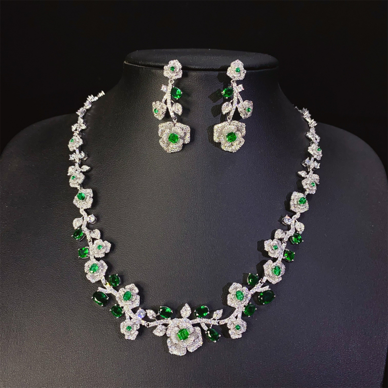 Cirkón ékszer szett: Női nyaklánc és fülbevaló, csavart lánc, beépített cirkón, ötvözet medál, minta: szív / vízcsepp / harang