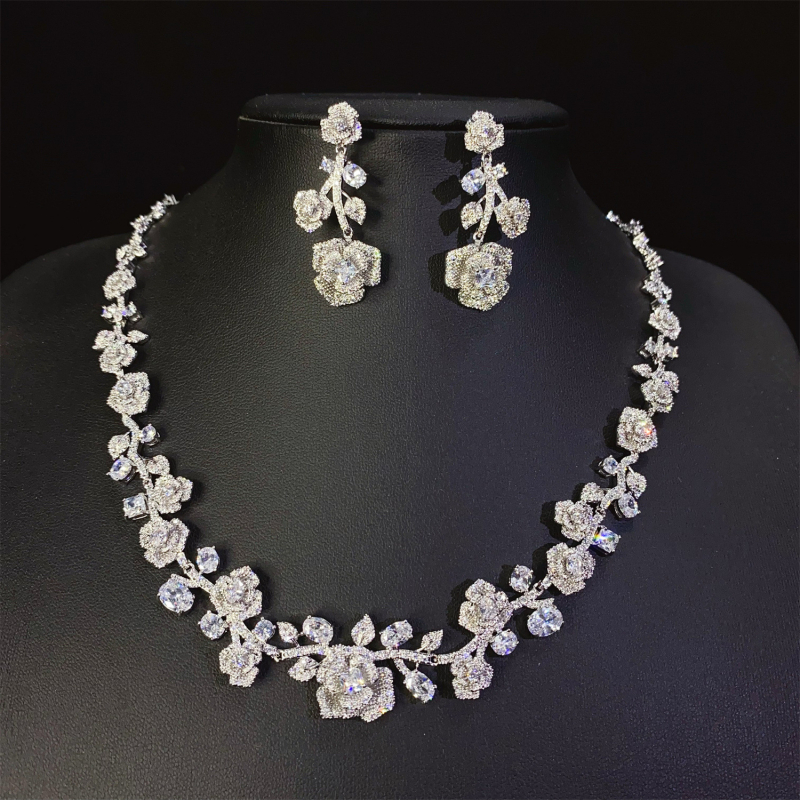 Cirkón ékszer szett: Női nyaklánc és fülbevaló, csavart lánc, beépített cirkón, ötvözet medál, minta: szív / vízcsepp / harang