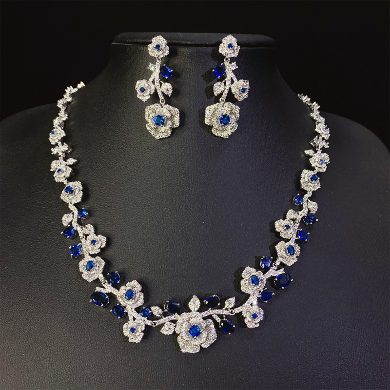 Cirkón ékszer szett: Női nyaklánc és fülbevaló, csavart lánc, beépített cirkón, ötvözet medál, minta: szív / vízcsepp / harang