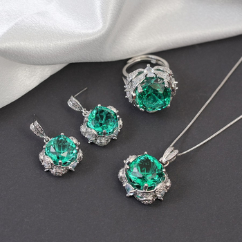 Négyszögletű gyémánt betétes ékszerszett: fülbevalók, nyaklánc és gyűrű, réz alapú, ötvözet medál