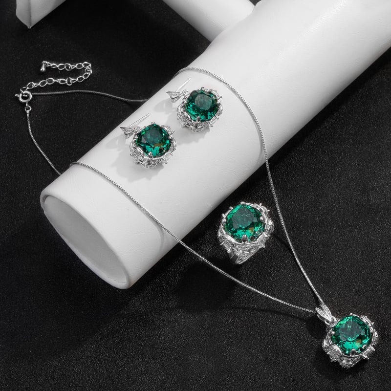 Négyszögletű gyémánt betétes ékszerszett: fülbevalók, nyaklánc és gyűrű, réz alapú, ötvözet medál